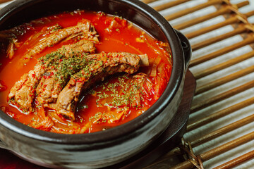 deunggalbi kimchi jjigae, Korean back rib and kimchi stew