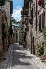 Fototapeta na wymiar Umbria - Spello, un affascinante e meraviglioso vicolo