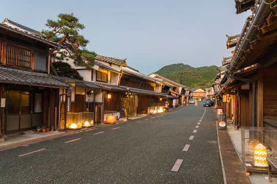 夕暮れのうだつの上がる町並み　（岐阜県美濃市）