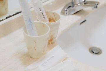 ホテルの洗面台とアメニティ