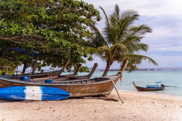 Fototapeta na wymiar Traditional Thai boats on the beach near ocean