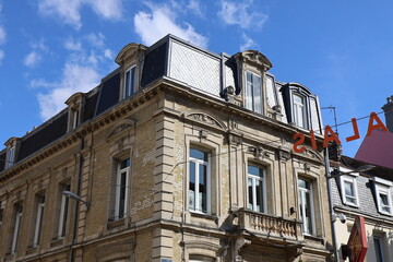 Immeuble typique, vue de l'extérieur, ville de Calais, département Nord Pas de Calais, France