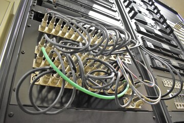 XLRタイプコネクターと黒いシールド