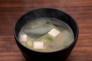 豆腐とワカメと葱のお味噌汁