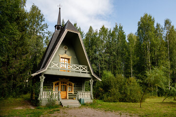 Fototapeta na wymiar Mandrogi, Russia , Karelia Region, , a house in traditional style of the village on the Svir river bank 