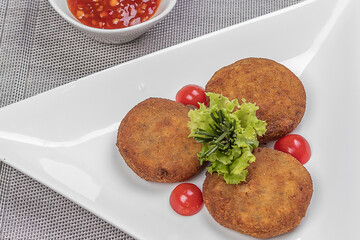 meatballs with tomato sauce