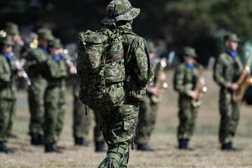 銃を構える自衛官（Japanese soldier holding tha rifle）
