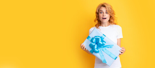 surprised redhead girl with gift box. boxing day. Beauty woman isolated face portrait, banner with mock up copy space.