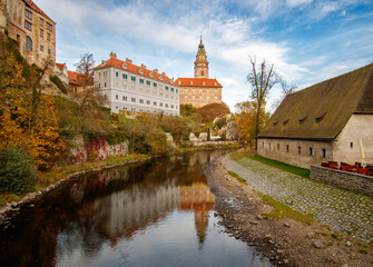Fototapeta na wymiar Picturesque autumn cityscape of Cesky Krumlov overlooking its historic centre and ancient Castle on bank of Vltava river, Czech Republic