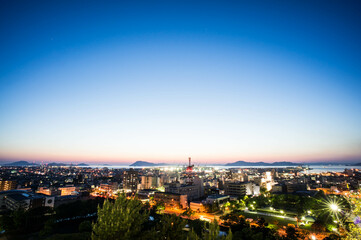 香川 丸亀城から眺めた夕暮れの街並み