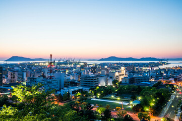 Fototapeta na wymiar 香川 丸亀城から眺めた夕暮れの街並み