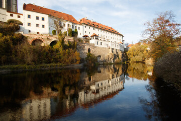 Fototapeta na wymiar Picturesque autumn cityscape of Cesky Krumlov overlooking its historic centre and ancient Castle on bank of Vltava river, Czech Republic