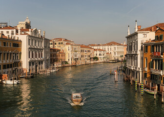 Obraz premium view of the grand canal and boat passing by in Venice, Italy