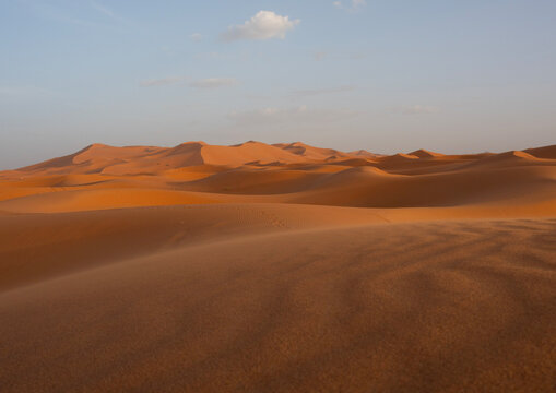 desert sand dunes © CARLOS