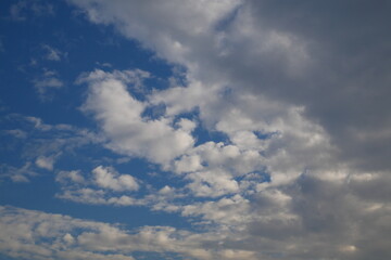 Fototapeta premium Nuages et ciel bleu