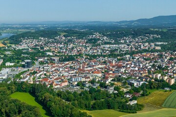 Fototapeta na wymiar Deggendorf in Niederbayern, Tor zum Bayerischen Wald, im Luftbild