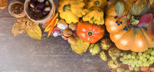 Obraz na płótnie Canvas Happy Thanksgiving day concept - traditional holiday food with pumpkins on old wooden. 