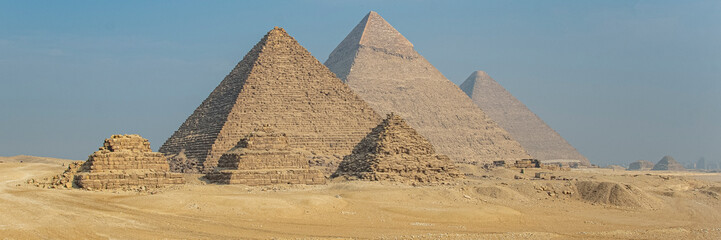 Fototapeta na wymiar Great Pyramid Complex in Cairo, Egypt