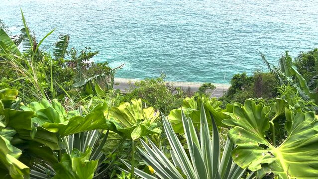 Elevado das Bandeiras below that connects the West Zone to the South Zone of Rio de Janeiro, bordering the sea.