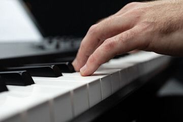 Obraz premium hands of a person playing piano