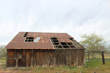 Obraz premium Abandoned Barn