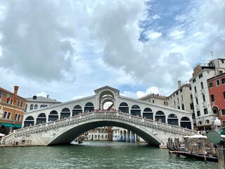 Fototapeta na wymiar Rialto Bridge, Grand Canal, Venice
