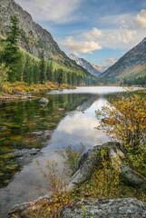 Fototapeta na wymiar Mountain lake in autumn morning, reflection in water