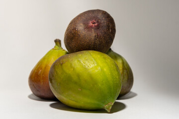 Feigen isoliert auf Weiss