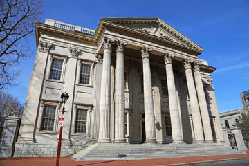 Fototapeta na wymiar Front of First Bank of the US - Philadelphia