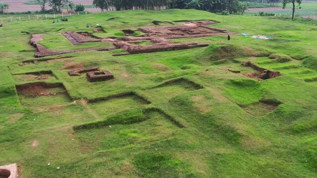Parshuram Palace is an archaeological site located in the citadel of mahasthangarh (Mahasthangad), about 200m north of mankalir kunda. Bogura, Bangladesh
