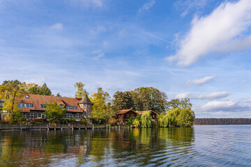 Blick über den See Breiter Luzin auf die Stadt Feldberg