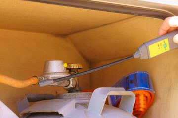 Using gas detector in camper vehicle