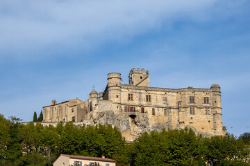 Fototapeta premium vue du château du Barroux dans le Vaucluse
