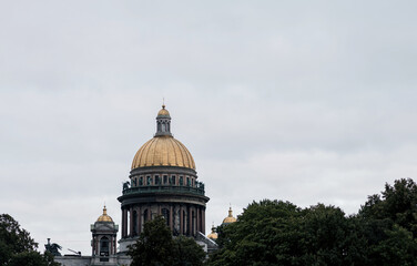 St. Isaac's Cathedral in the crowns of trees.