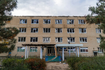 Fototapeta na wymiar War in Ukraine. 2022 Russian invasion of Ukraine. Entrance of an apartment building destroyed by shelling. Terror of the civilian population. War crimes