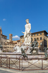 Fototapeta na wymiar Fontaine de Neptune, Piazza della Signoria, à Florence, Italie
