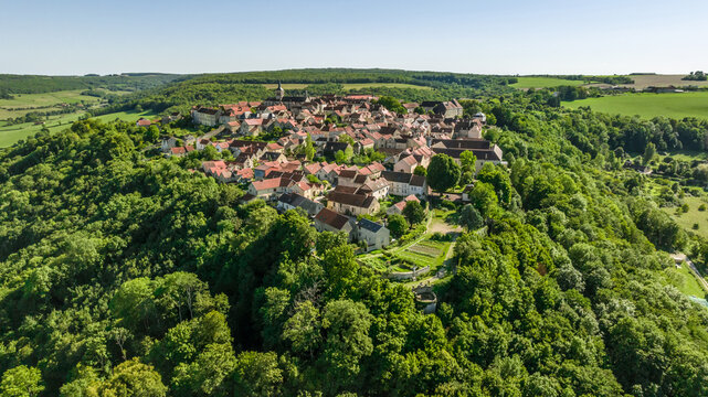 Vue a&eacute;rienne de Flavigny-sur-Ozerain, l'un des plus beaux villages de France