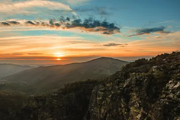 Foto op Plexiglas Mistige ochtendstond sunset over the mountains