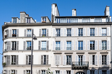 Fototapeta na wymiar Paris, ancient buildings at Bastille, typical facades and windows 