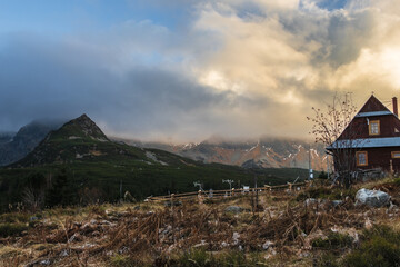 Tatry krajobraz górski jesień słońce chmury - obrazy, fototapety, plakaty