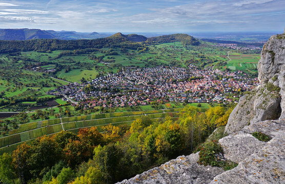 Neuffen unterhalb der Burg Hohenneuffen; Biosph&auml;rengebiet Schw&auml;bische Alb und UNESCO Geopark Schw&auml;bische Alb