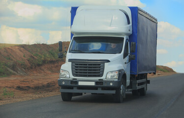 Obraz na płótnie Canvas Truck delivers cargo on a country road