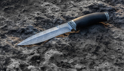 Damascus steel hunting knife