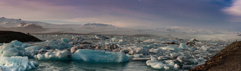 Icelandic Views of J&ouml;kuls&aacute;rl&oacute;n glacier lagoon