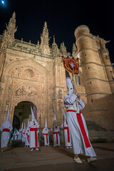 ATRIO CATEDRAL SALAMANCA PROCESION DE SEMANA SANTA SALAMANCA 2022 INTERÉS TURÍSTICO INTERNACIONAL jueves santo REAL COFRADÍA PENITENCIAL DEL CRISTO YACENTE DE LA MISERICORDIA Y DE LA AGONÍA REDENTORA 