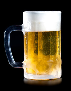 Caneca de chopp gelado com colarinho