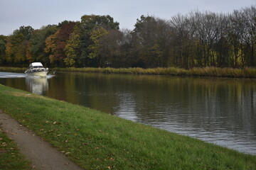 Boot auf dem Mittelland-Kanal bei Bückeburg