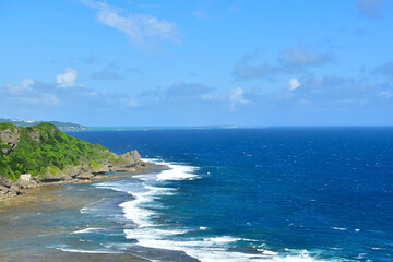 沖縄の青い海と空