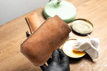 Cleaning the mould on leather product