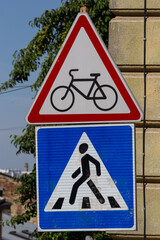 Traffic sign: Be careful cyclists and pedestrian crossing